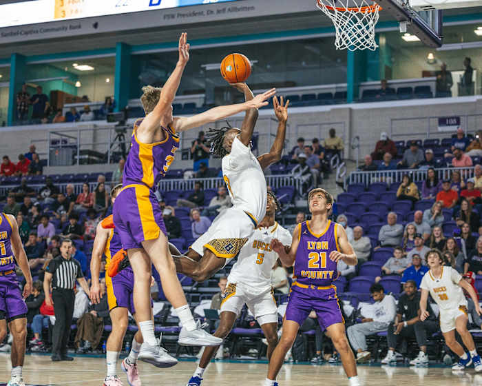 UNC basketball recruiting prospect Caleb Holt